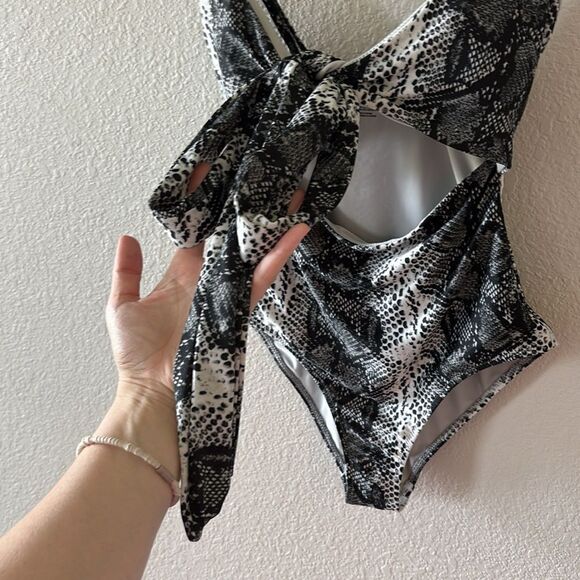 AERIE Snack Wrap One Piece Full Coverage Swimsuit size XS - Picture 3 of 6